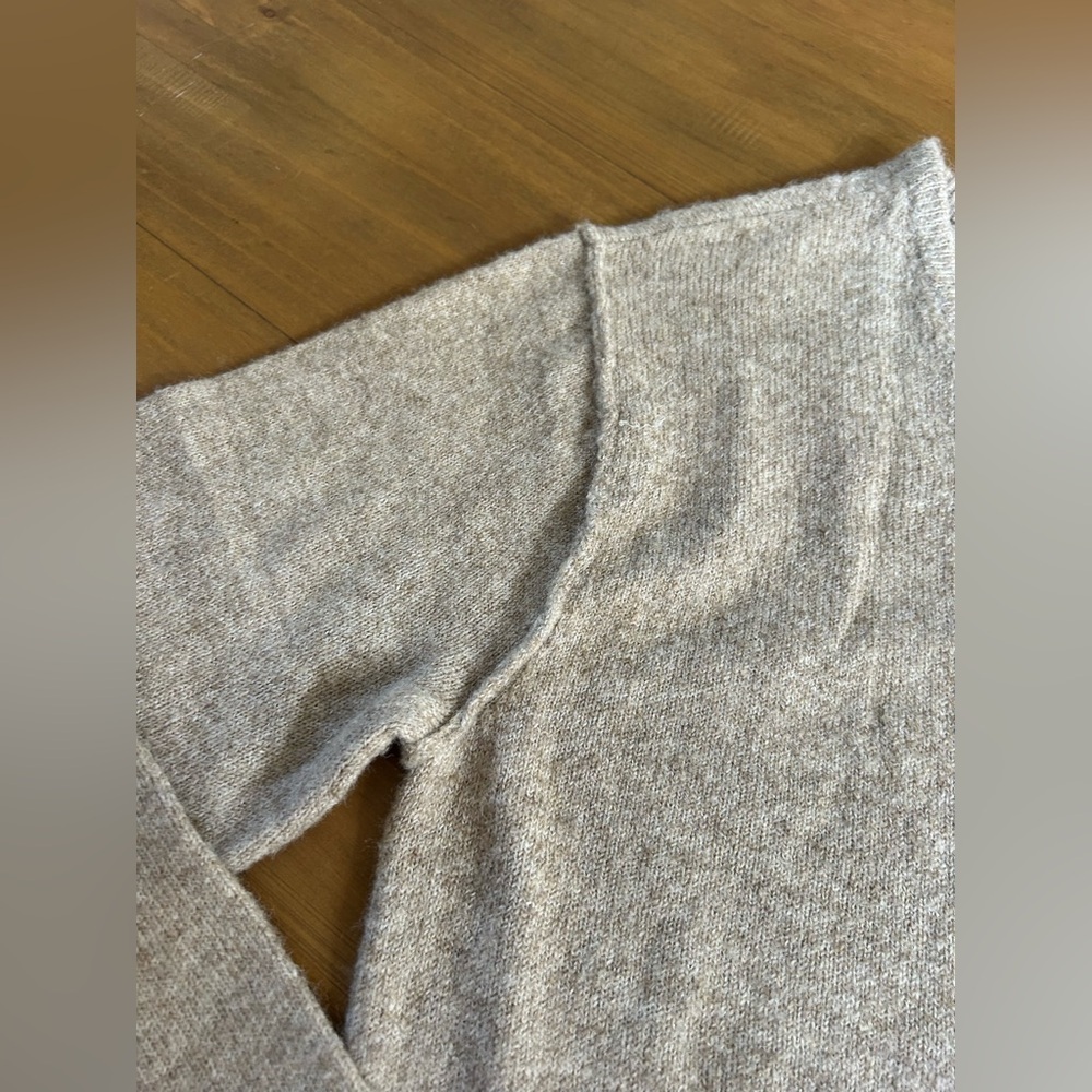 NWT AE Whoa So Soft Tan Sweater with White Bow - Picture 7 of 10